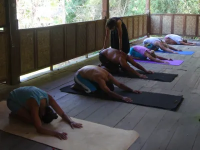 Gallery HAPPY CAMPERS 27 ~blog/2023/3/31/surf_camp_indonesia_g_land_joyos_yoga_class_099